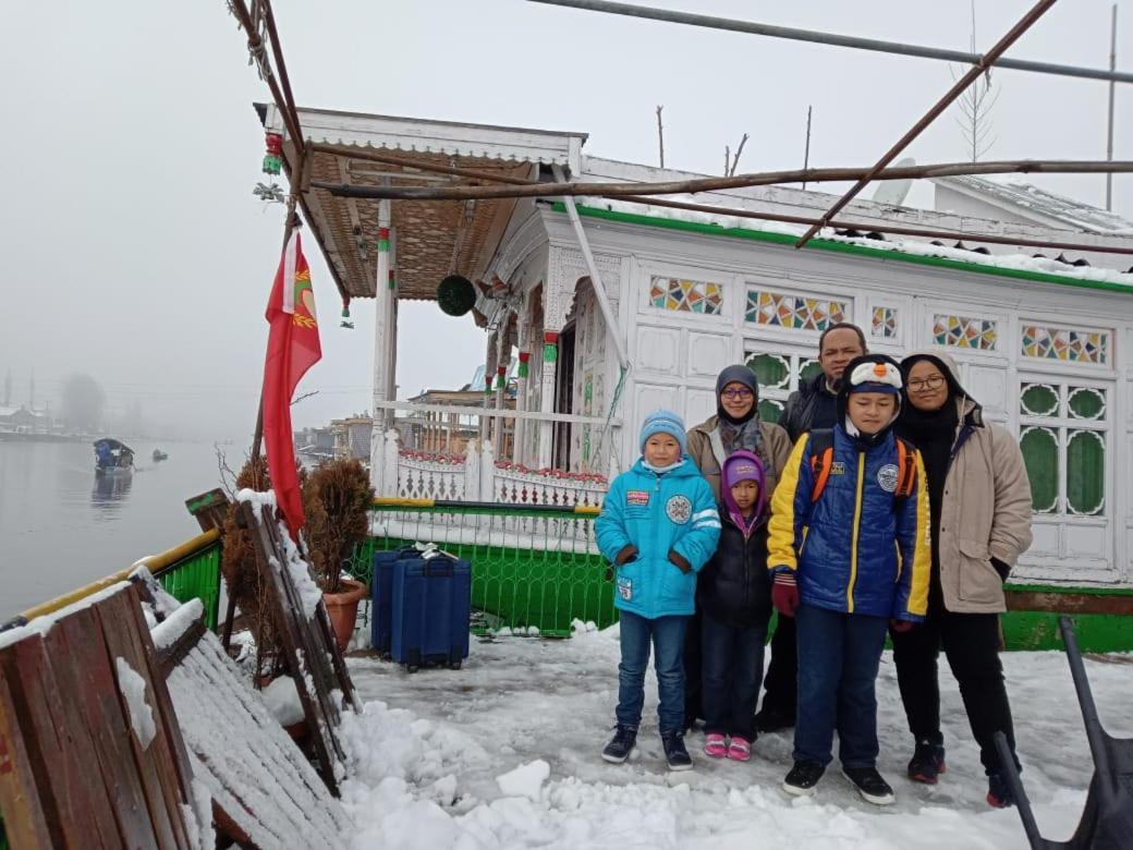 S Group Of Houseboat Hotel Srīnagar Exterior foto